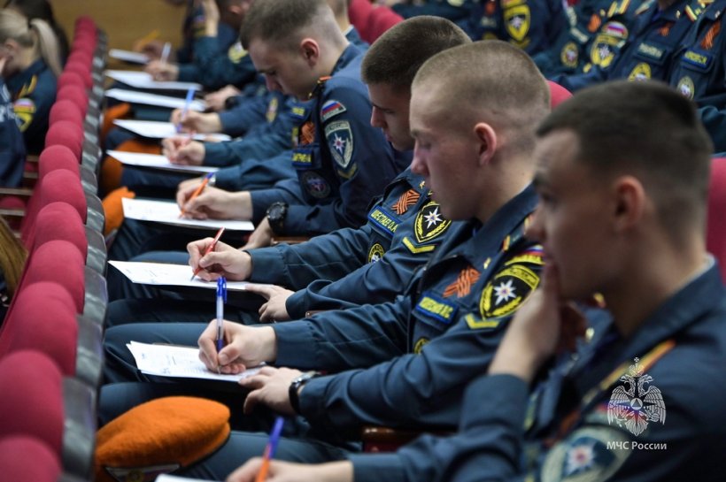 Курсанты Академии приняли участие в международной образовательно-патриотической акции «РусФест»