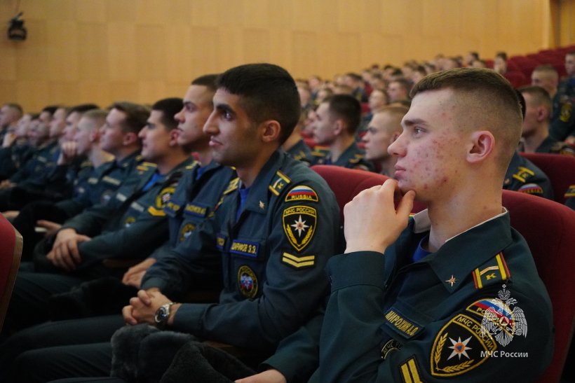 Лекторы Российского общества «Знание» встретились с курсантами Академии