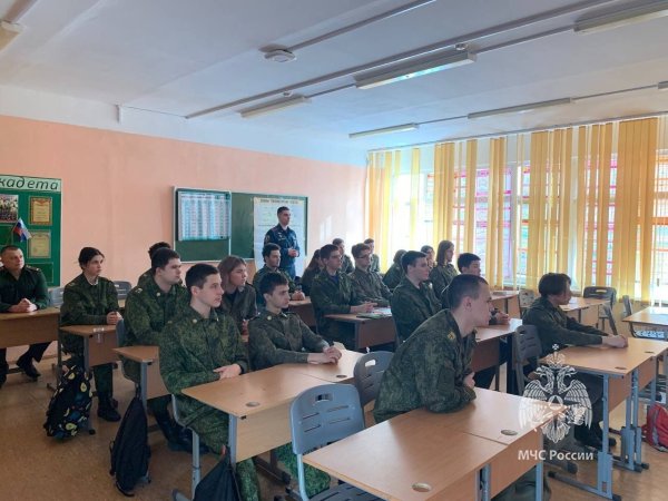 Сотрудники Академии ГПС МЧС России посетили кадетов Московских школ
