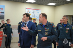 Заместитель Министра МЧС России Роман Курынин ознакомился с учебно-материальной базой Академии 