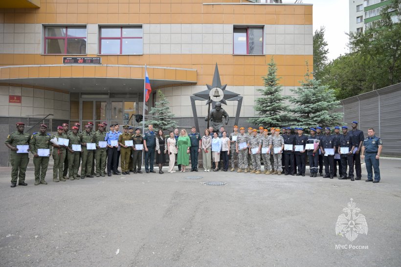 В Академии состоялся выпуск слушателей специального факультета по работе с иностранными гражданами