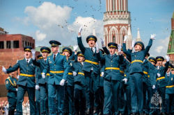 На Красной площади вручили дипломы выпускникам двух вузов МЧС России