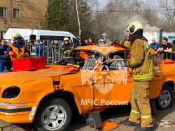 Будущие спасатели приняли участие в соревнованиях на звание «Лучшая команда МЧС России по проведению аварийно-спасательных работ» 