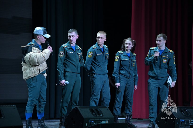 В большом академическом зале Академии состоялся фестиваль команд «Клуба веселых и находчивых».