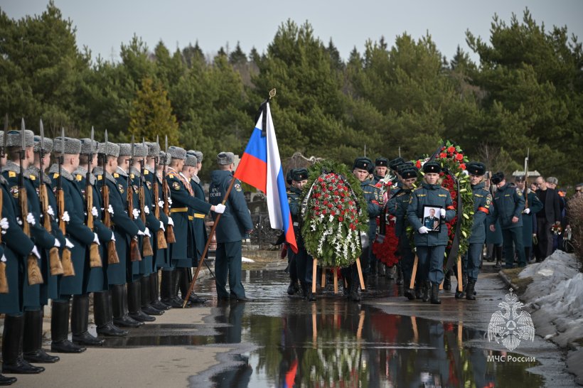 Личный состав МЧС России простился с Алексеем Федосеевым 