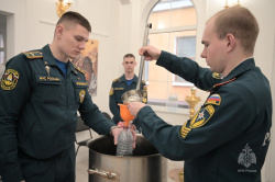 В храме великомученика Георгия Победоносца при Академии совершили чин великого освящения воды
