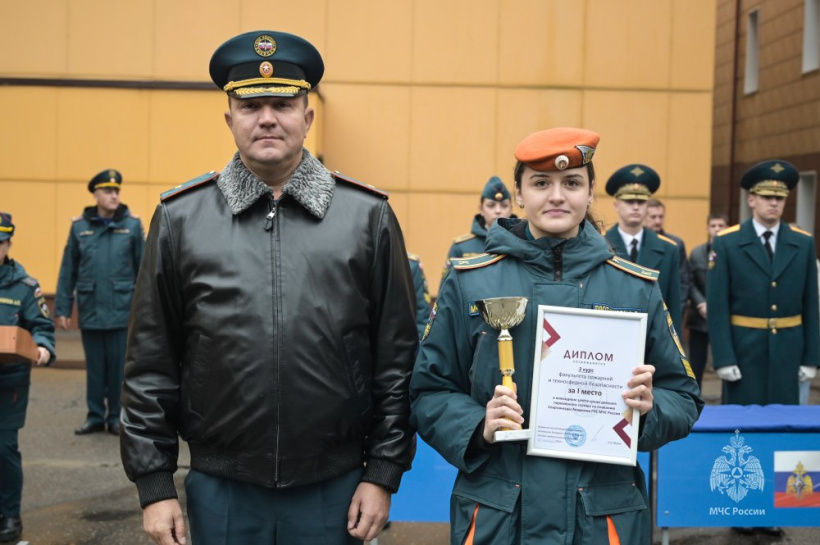 На плацу вуза состоялся общеакадемический развод