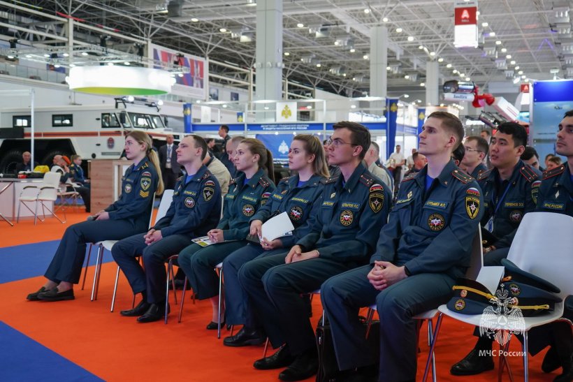 Актуальные вопросы деятельности молодых ученых обсудили на площадке Салона