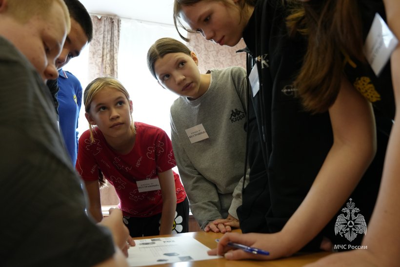 Личный состав Академии ГПС МЧС России провел военно-патриотическую игру «Зарница»