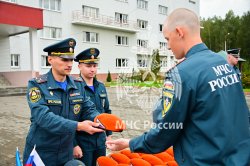 Первокурсникам Академии вручили оранжевые береты