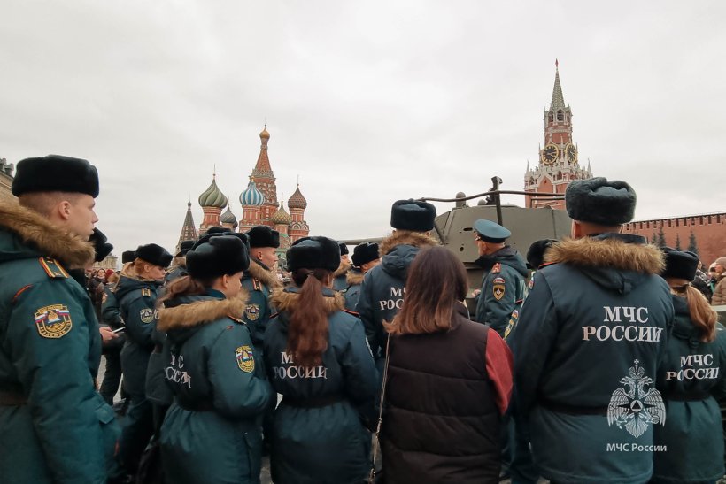 Поисковики Академии ГПС МЧС России посетили музей под открытым небом