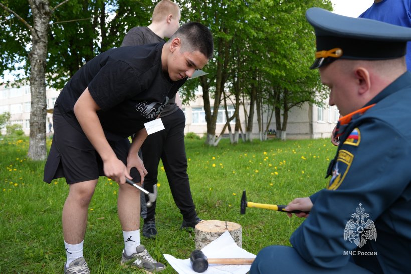 Личный состав Академии ГПС МЧС России провел военно-патриотическую игру «Зарница»