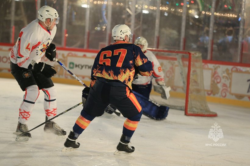 Спасатели МЧС России и МЧС Беларуси встретились на льду