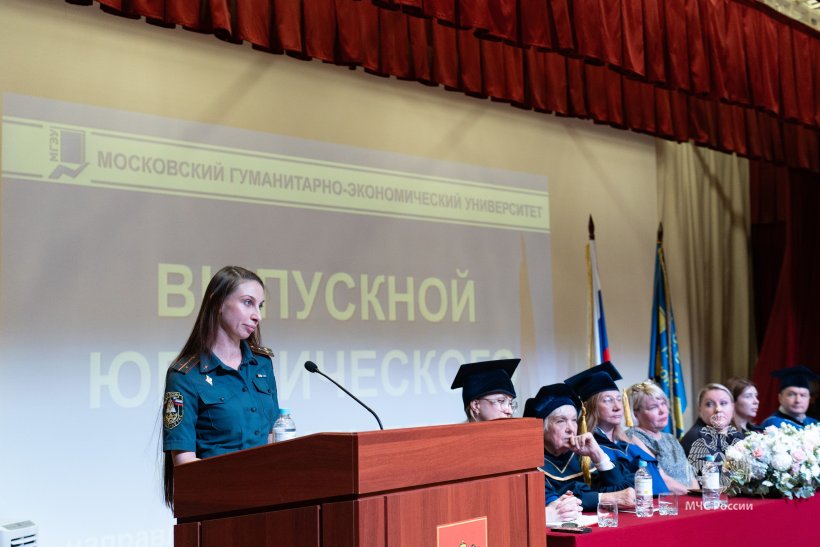 Сотрудники Академии выступили с напутственной речью на торжественной церемонии вручения дипломов