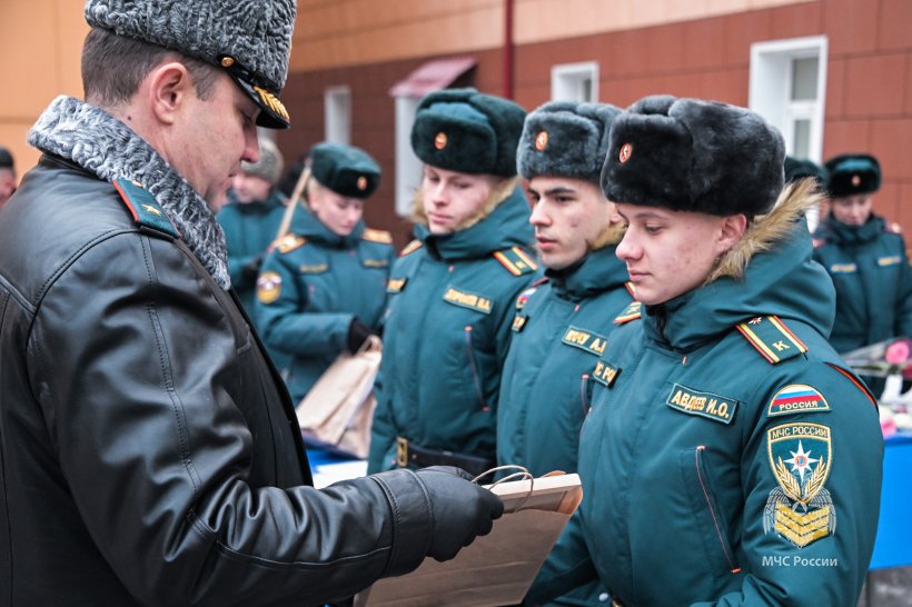 На плацу Академии состоялось построение переменного и постоянного состава