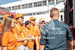 Личный состав Академии продолжает проводить открытые уроки во Всероссийском детском центре "Орленок"