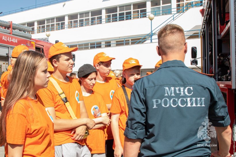 Личный состав Академии продолжает проводить открытые уроки во Всероссийском детском центре "Орленок"