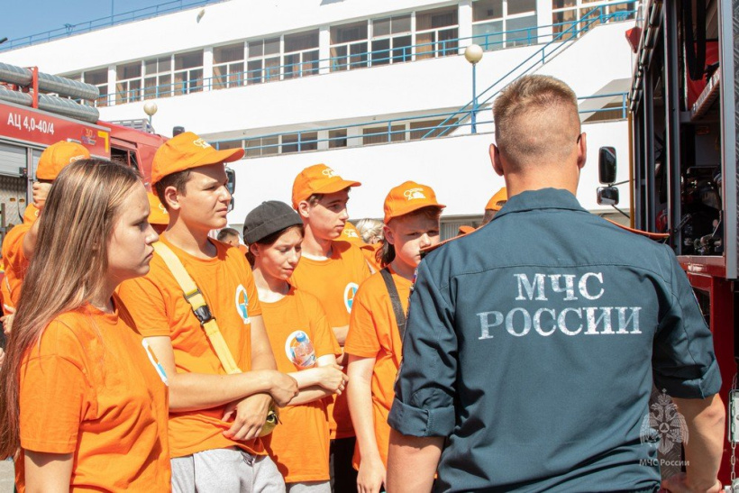 Личный состав Академии продолжает проводить открытые уроки во Всероссийском детском центре "Орленок"