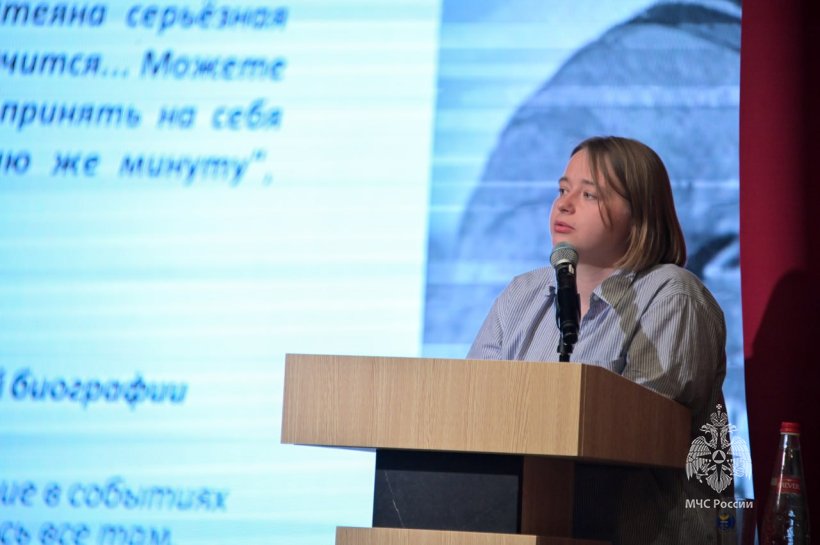 Правнучка маршала Жукова встретилась с обучающимся вузов МЧС России 