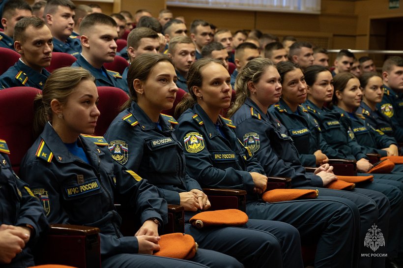 Курсанты выпускных курсов встретились с представителем СУ ФПС № 72 МЧС России