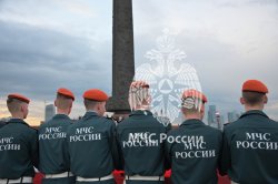 Самое большое в мире Знамя Победы развернули на Поклонной горе