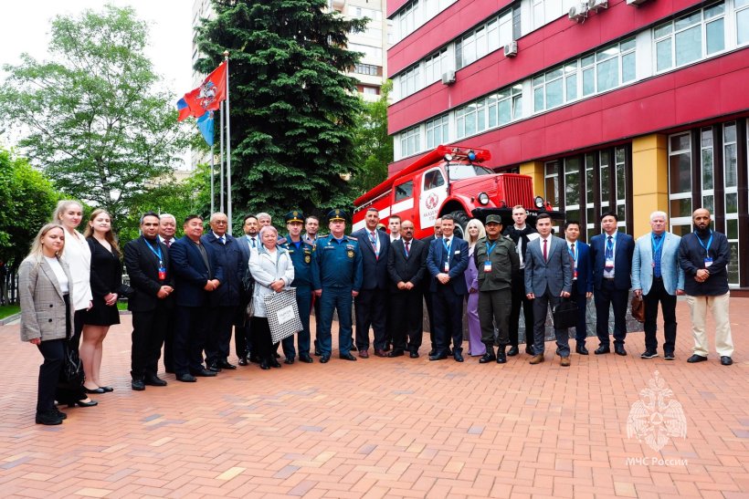 Делегация иностранных граждан посетила Академию ГПС МЧС России