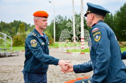 Первокурсникам Академии вручили оранжевые береты