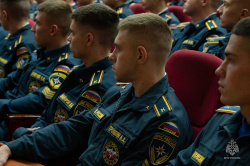 Курсанты выпускных курсов встретились с представителем СУ ФПС № 72 МЧС России