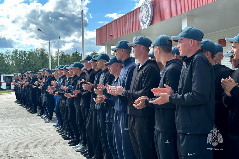 Курсанты первого курса продолжают знакомиться с коллективом вуза