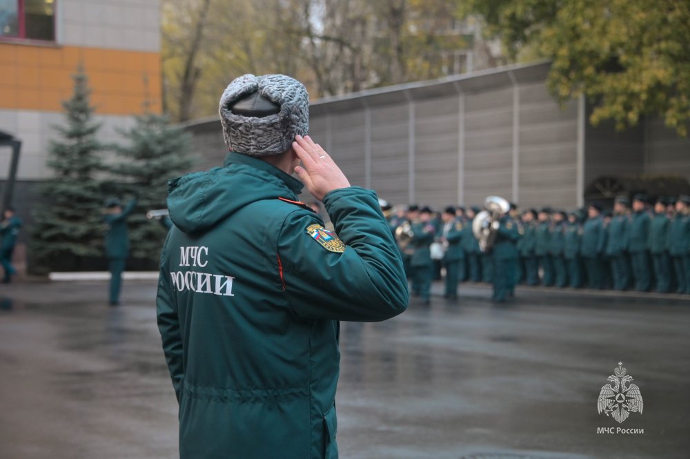 На плацу Академии состоялось построение переменного и постоянного состава