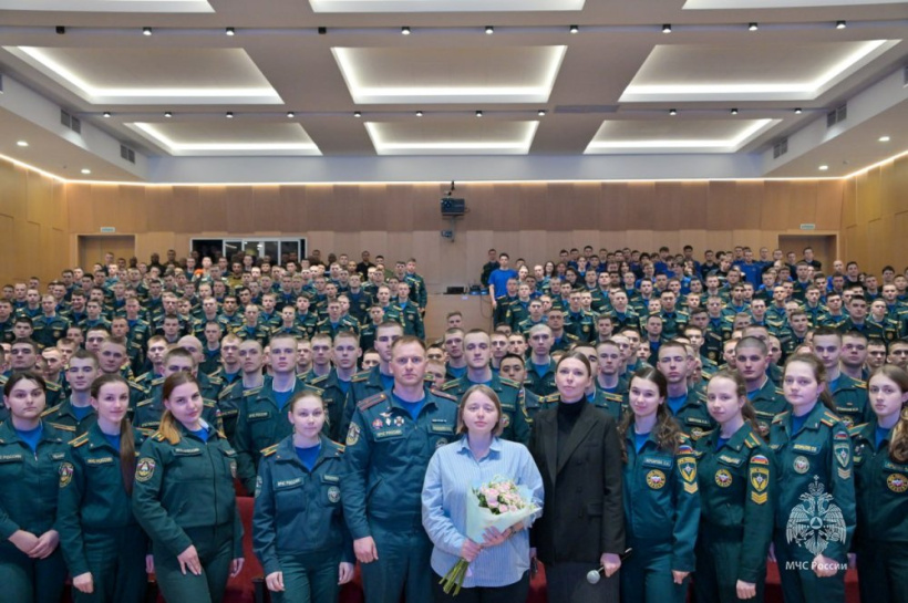 Правнучка маршала Жукова встретилась с обучающимся вузов МЧС России 