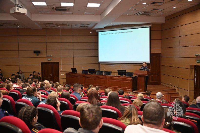 Академия ГПС МЧС России открыла двери для кадет московских школ