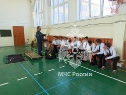 Сотрудники Академии ГПС МЧС России провели занятие с кадетами Веселевской школы