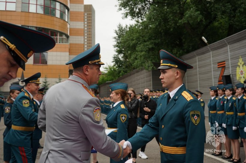 В Академии ГПС МЧС России состоялся выпуск молодых специалистов