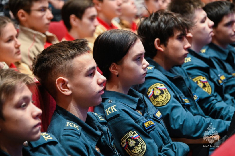 В рамках соглашения Департамента образования и науки города Москвы с Академией ГПС МЧС России для учащихся 10 и 11 кадетских классов столицы был реализован цикл мероприятий профориентационной направленности.
