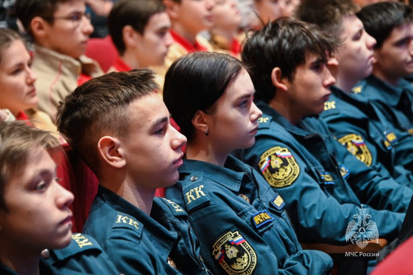 В рамках соглашения Департамента образования и науки города Москвы с Академией ГПС МЧС России для учащихся 10 и 11 кадетских классов столицы был реализован цикл мероприятий профориентационной направленности.
