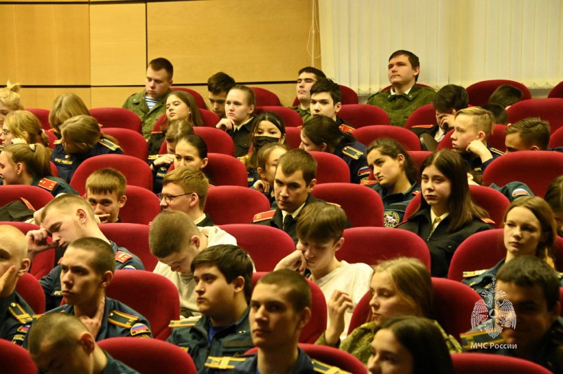 В Академию ГПС МЧС России прибыли кадеты Московских школ
