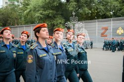 Символ чести и ответственности: курсантам вручили оранжевые береты