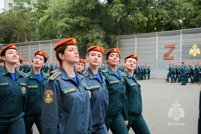Символ чести и ответственности: курсантам вручили оранжевые береты