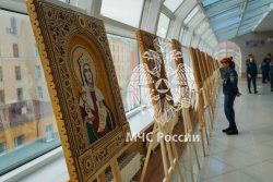 В Академии прошла выставка икон «Небесные покровители Армии и Флота России»