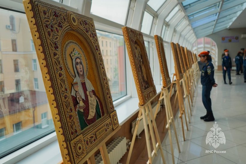 В Академии прошла выставка икон «Небесные покровители Армии и Флота России»