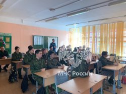 Сотрудники Академии ГПС МЧС России посетили кадетов Московских школ