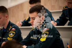 Курсанты Академии приняли участие в добровольческих акциях «Новогодняя открытка» и «Письмо солдату»