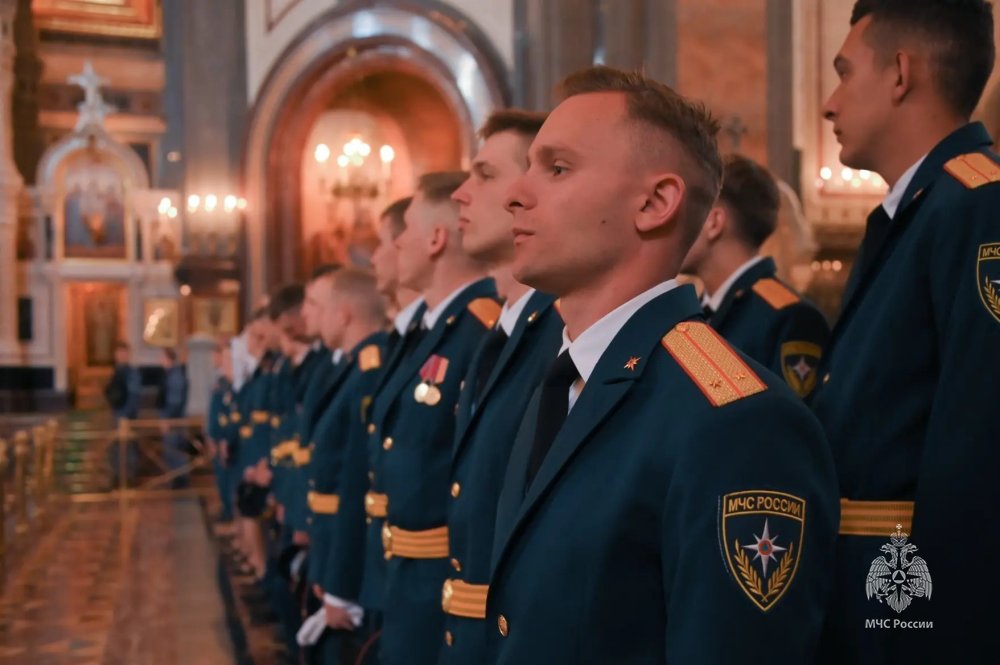 В Храме Христа Спасителя был совершён благодарственный молебен по случаю выпуска специалистов Академии