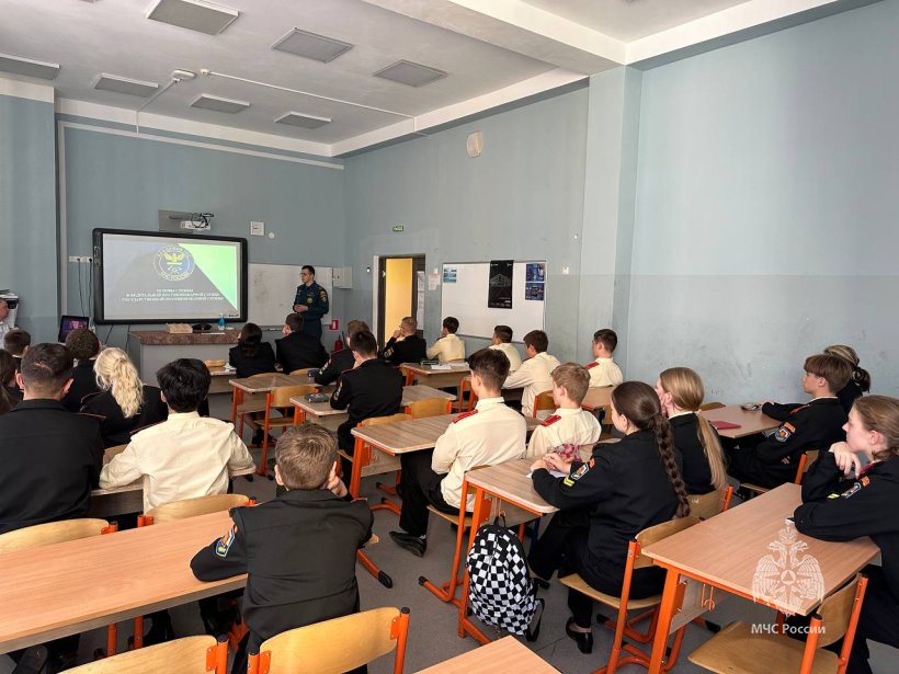 В период  с 23 по 27 сентября прошли выездные занятия с обучающимися 8-9 классов в рамках реализации цикла ознакомительных профессиональных проб «Кадетский класс – путь в профессию».  