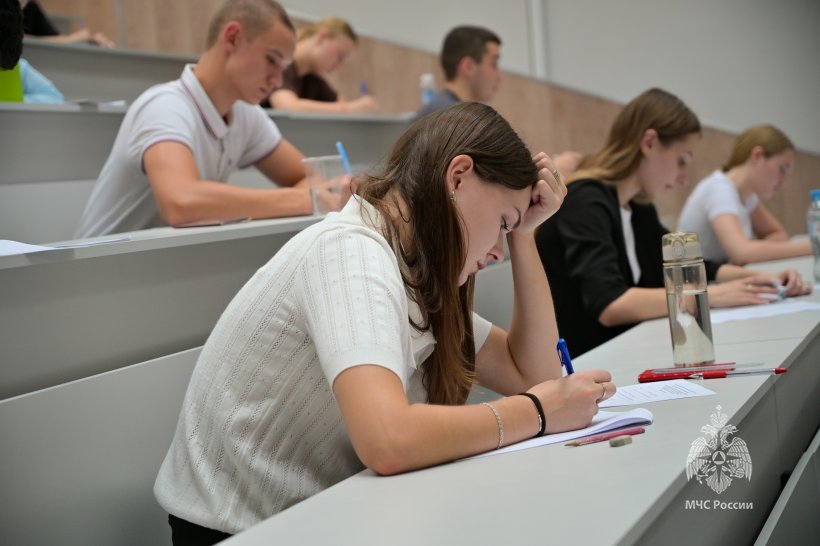 Сегодня в Академии прошёл один из сложнейших этапов абитуриентских сборов – вступительный экзамен по математике