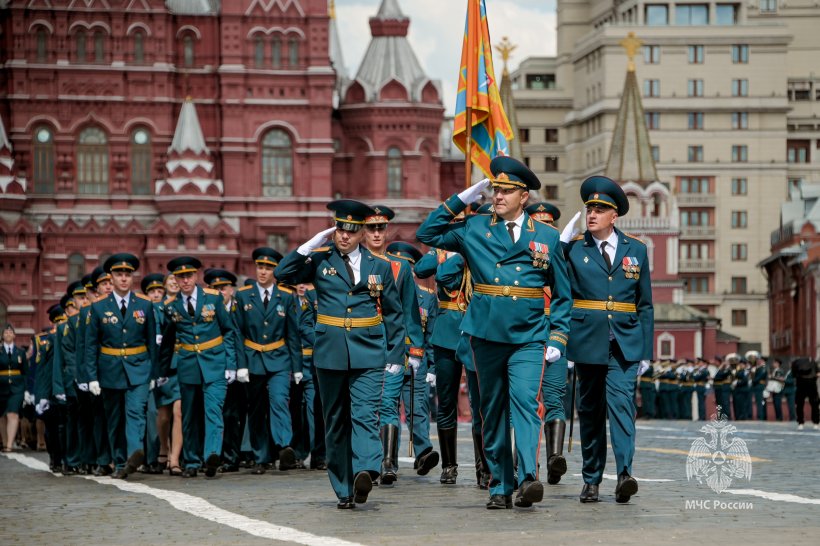 На Красной площади вручили дипломы молодым специалистам Академии