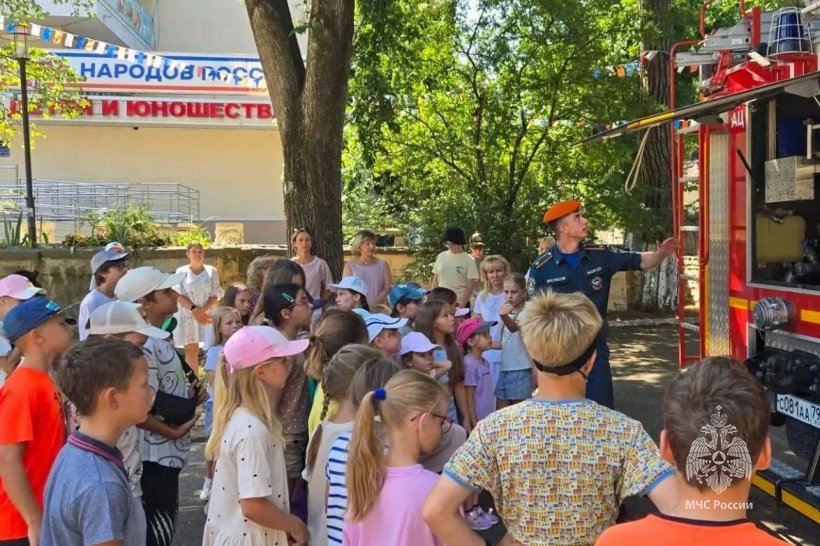 Курсанты Академии посетили центр развития творчества детей и юношества в городе Геленджике