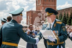 На Красной площади вручили дипломы молодым специалистам Академии
