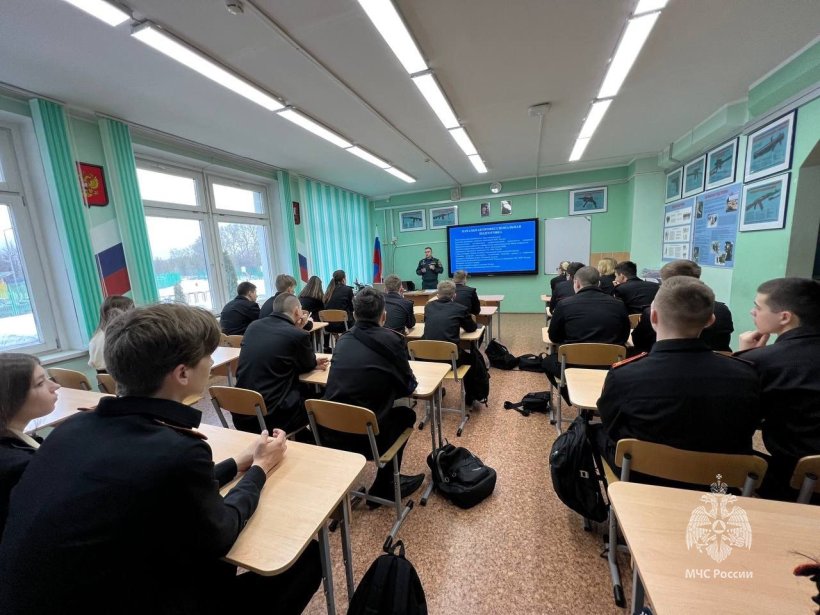 Сотрудники Академии ГПС МЧС России посетили кадет московских школ